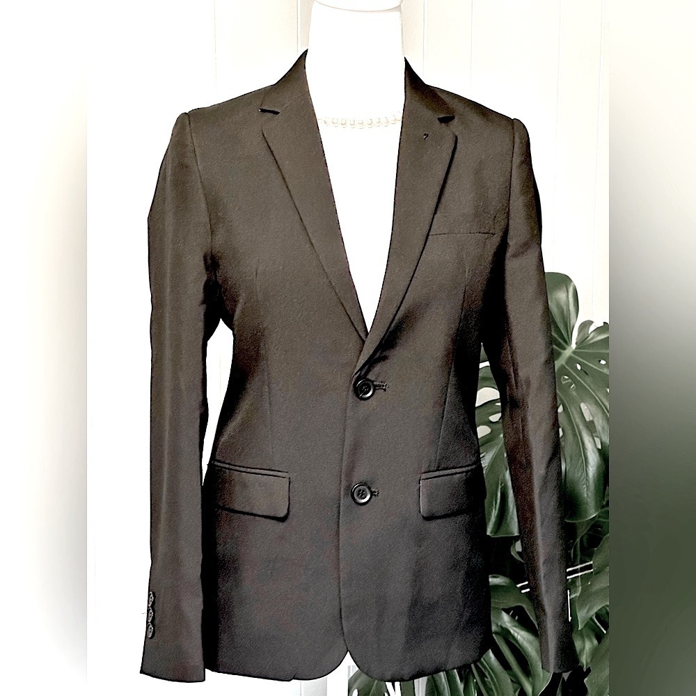 🛍️ NEW Opposuits 2 buttons suit jacket excellent condition.